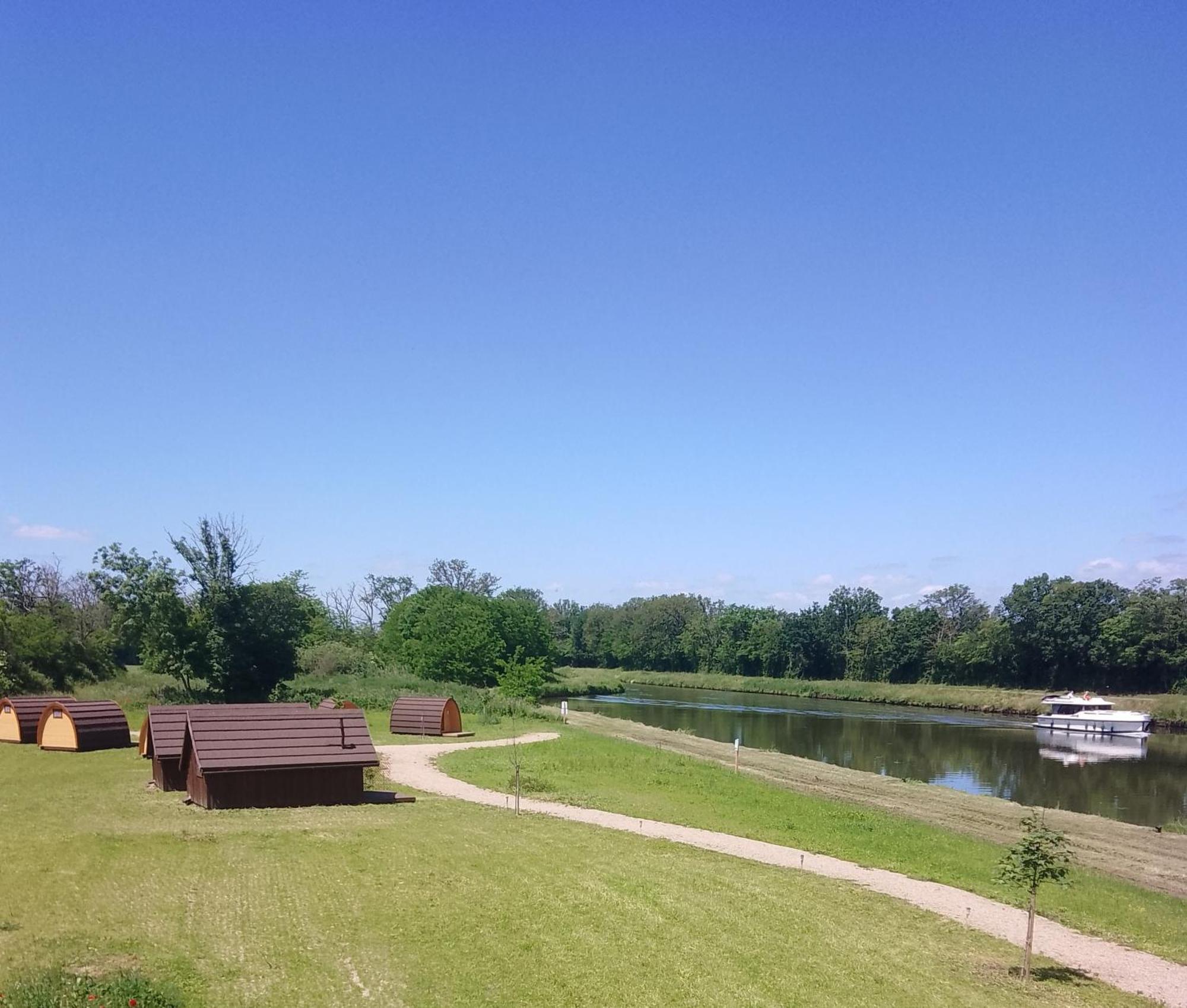 La Halte Du Canal Luthenay-Uxeloup Экстерьер фото